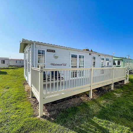 Superb Caravan With Decking Nearby Scratby Beach In Norfolk Ref 50030H Great Yarmouth Exterior photo