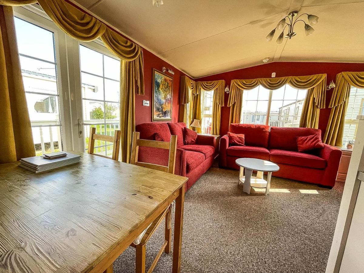 Superb Caravan With Decking Nearby Scratby Beach In Norfolk Ref 50030H Great Yarmouth Exterior photo
