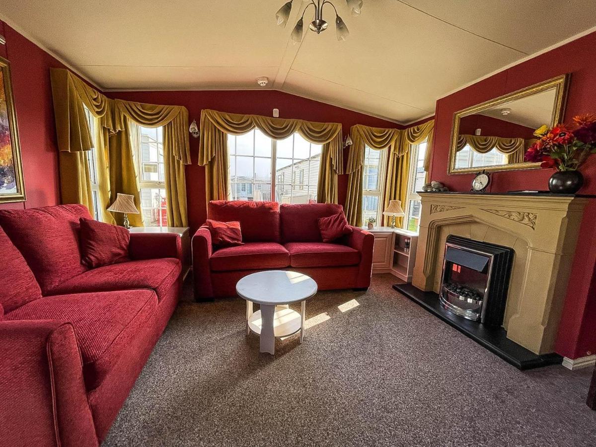 Superb Caravan With Decking Nearby Scratby Beach In Norfolk Ref 50030H Great Yarmouth Exterior photo