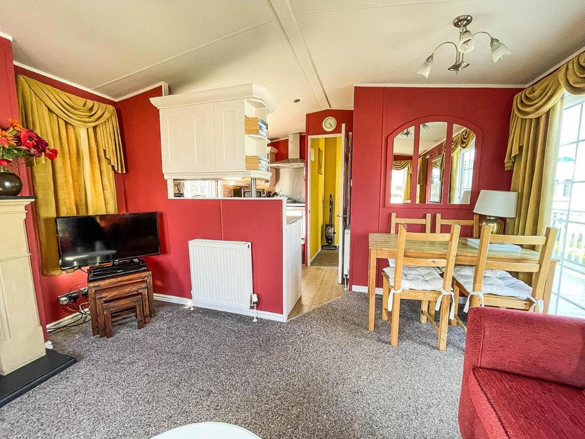 Superb Caravan With Decking Nearby Scratby Beach In Norfolk Ref 50030H Great Yarmouth Exterior photo