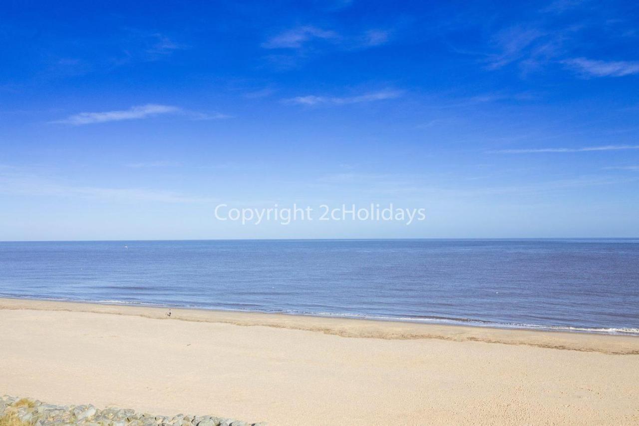 Superb Caravan With Decking Nearby Scratby Beach In Norfolk Ref 50030H Great Yarmouth Exterior photo
